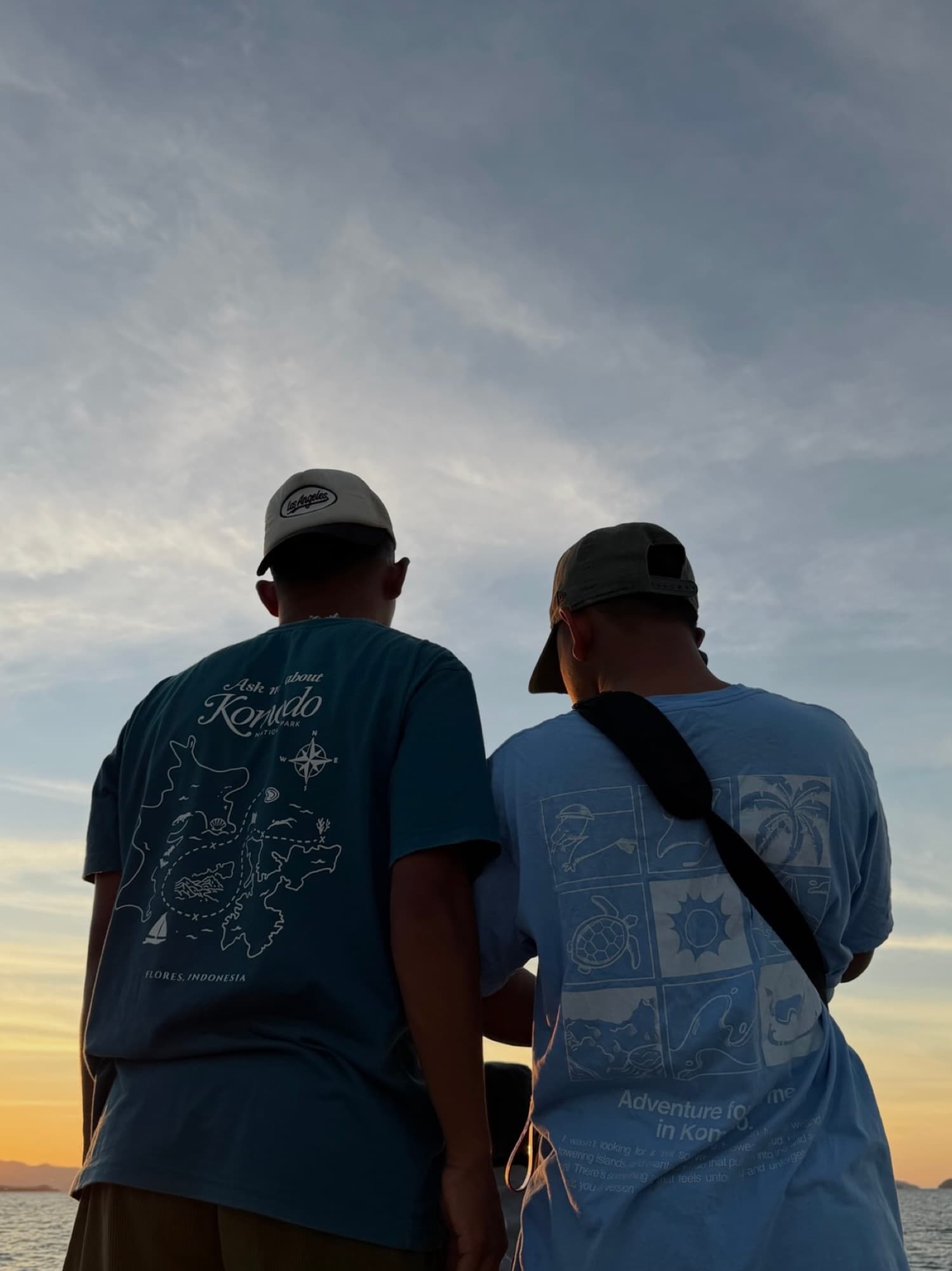 Zwei aus der Gruppe am Gipfel, Blick über die Wolken