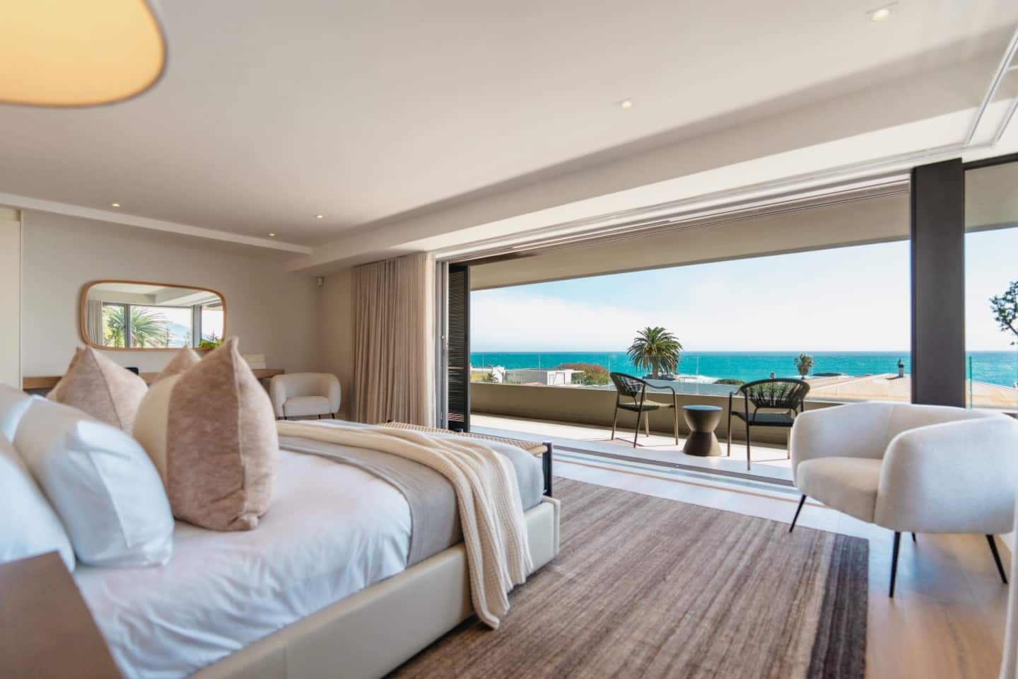 Schlafzimmer mit Blick auf den Atlantik